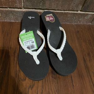 NWT sanuk flip flops wedge size 10